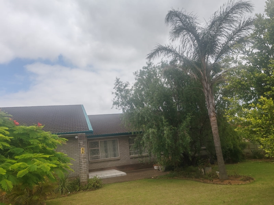 7 Bedroom Property for Sale in Despatch Central Eastern Cape